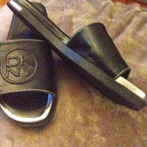 DKNY LEATHER SLIDES